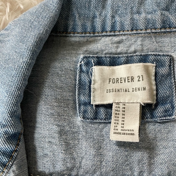 ESSENTIAL DENIM JEAN JACKET /// FOREVER 21 - Picture 2 of 3